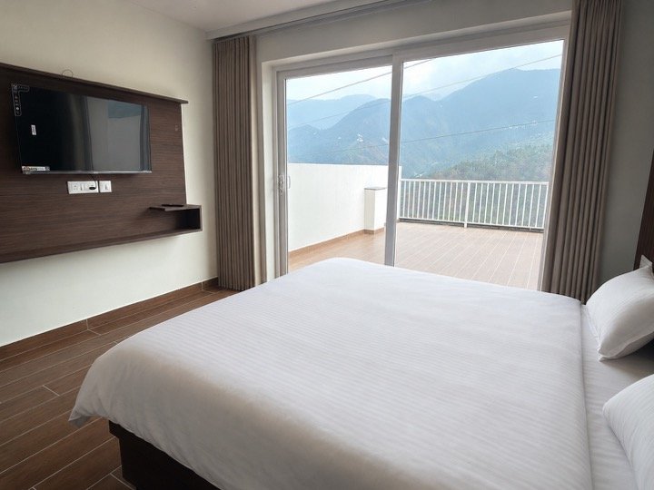 Open-sky balcony in the Premium Panorama Suite at Hotel Pineora